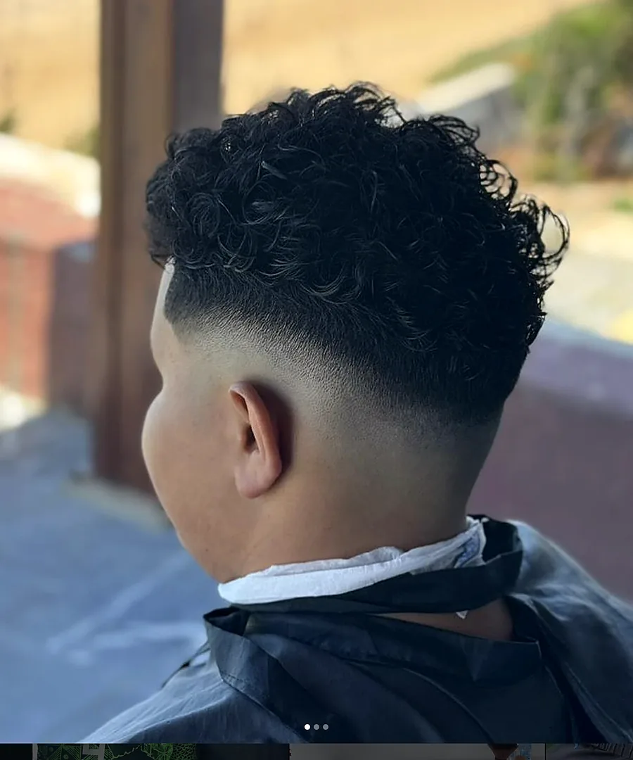 Coupe à domicile en extérieur réalisée par Barber Hicham 28 à Rabat