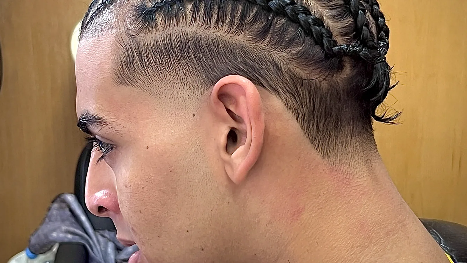 Coupe à domicile au bord d'une piscine, réalisée par Barber Hicham 28